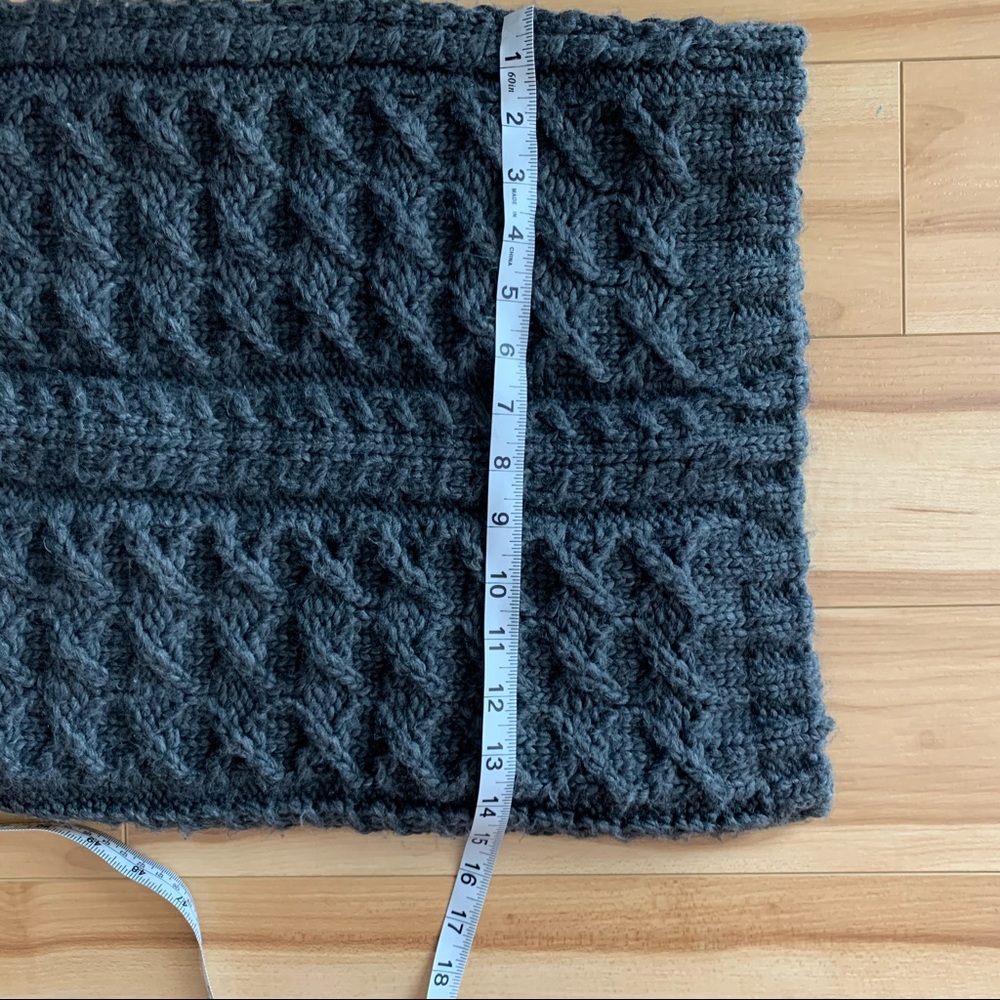 Gap Infinity Scarf - Picture 4 of 5
